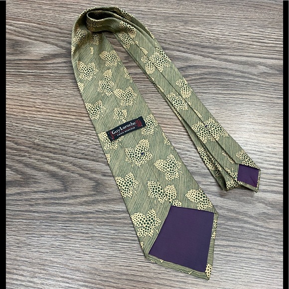 Guy Laroche Green & Tan Leaf Pattern Tie - Picture 2 of 4